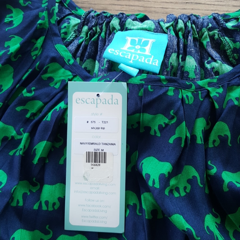 Escapada Elephant Print Short Sleeve Top - Picture 2 of 6
